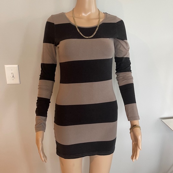 Bodycon long sleeve dress - Picture 9 of 10